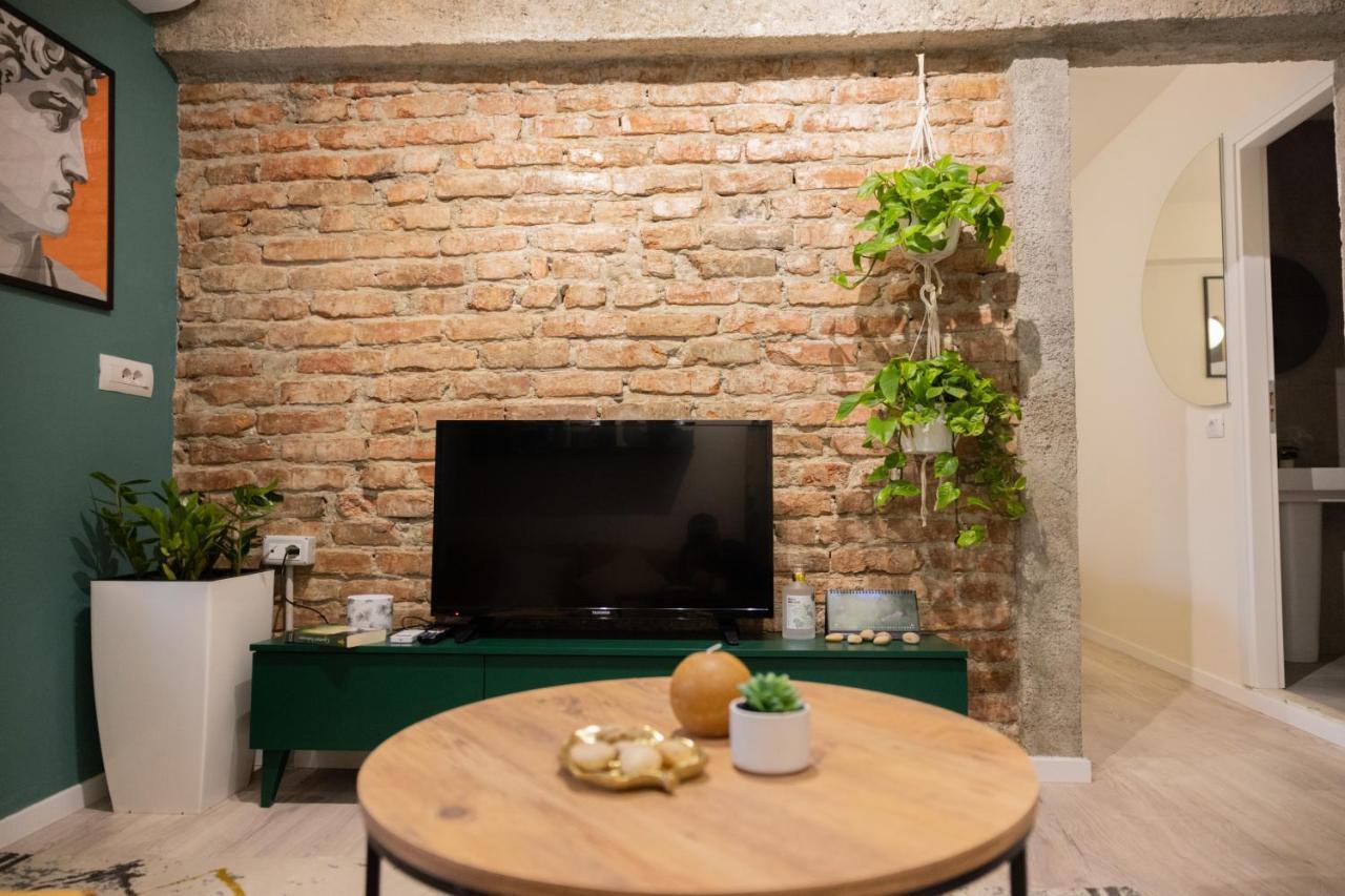 Three Doors Apartments, Kiwi 1+1 Apartment Tirana Zewnętrze zdjęcie